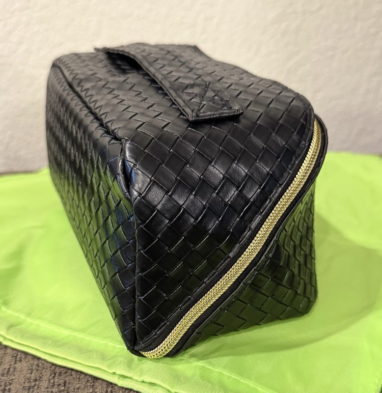 Privata Faux Leather Woven Makeup Bag Black Zipper Closure Handle Pouch gallery