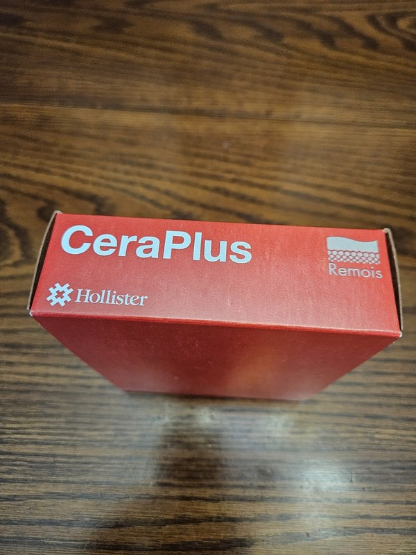 Hollister 112017 CeraPlus Flat Skin Barrier, Pre-Sized 1-3/8” Opening - 5 Pack gallery