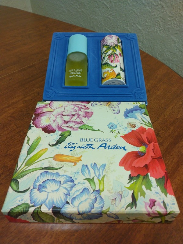 Elizabeth Arden Bluegrass 1 oz Perfume & 1 3/4 oz Powder NIB