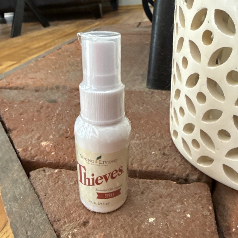 Young Living Thieves Spray 1 fl oz Brand New Sealed Unopened Fast Ship