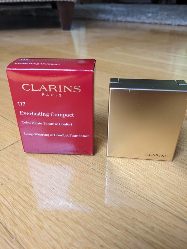 Clarins Everlasting Compact Long-Wearing & Comfort Foundation #117 Hazelnut