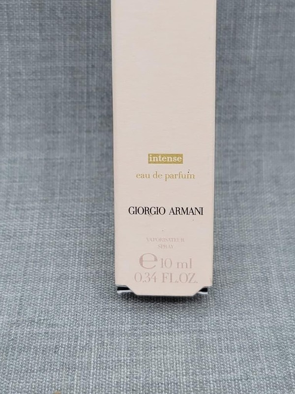 Si Intense by Giorgio Armani - EDP Spray - 0.34 Fl. Oz./10 ml - Travel Size gallery