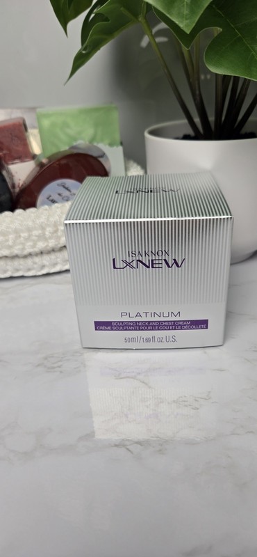 AVON ISA KNOX LXNEW Platinum Sculpting Night Cream 1.69 oz – NEW