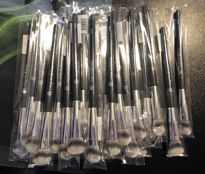 BK Beauty Brush Angie Hot & Flashy A506 Concealer Makeup Brushes Kitten Paw 1PC