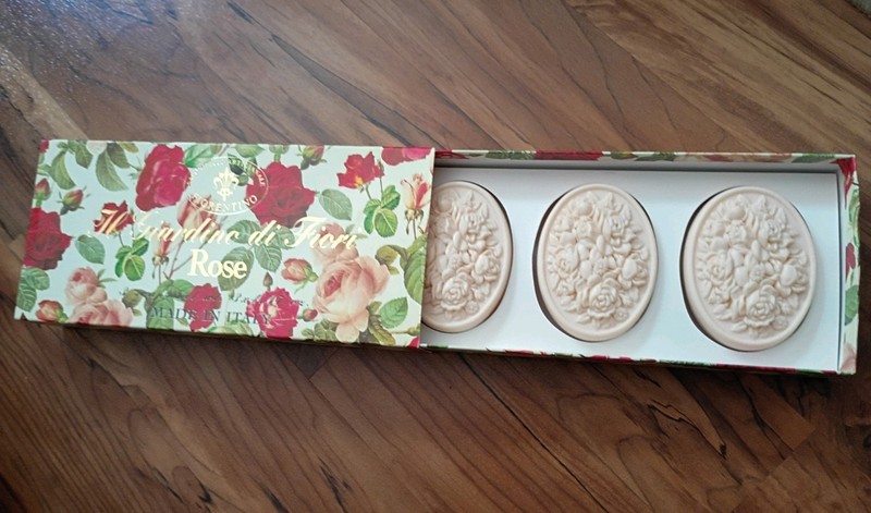 Saponificio Artigianale Fiorentino Il Giardino di Fiori Rose Soap Set 3x4.37 oz gallery
