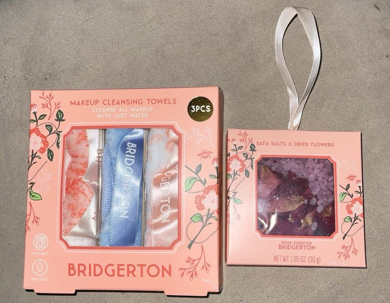 Bridgerton 2 Pc Make Up Cleansing Towels & Rose Bath Salts & Dried Flowers, New