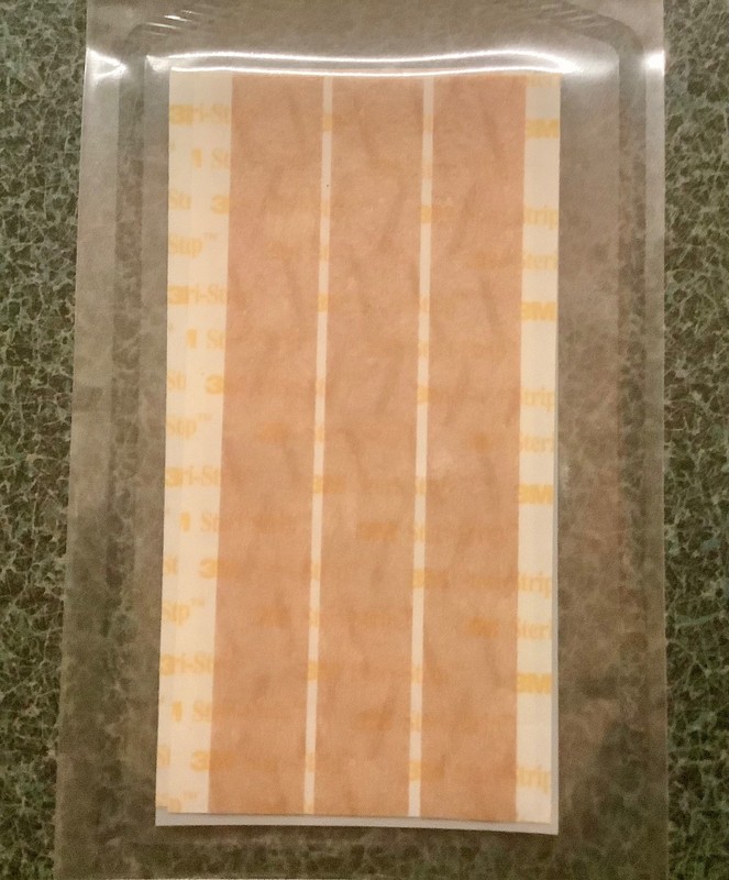 3M STERI-STRIP R1557 3M 1/2 x 4 in. (Lot of 36) REINFORCED SKIN CLOSURES BEIGE gallery