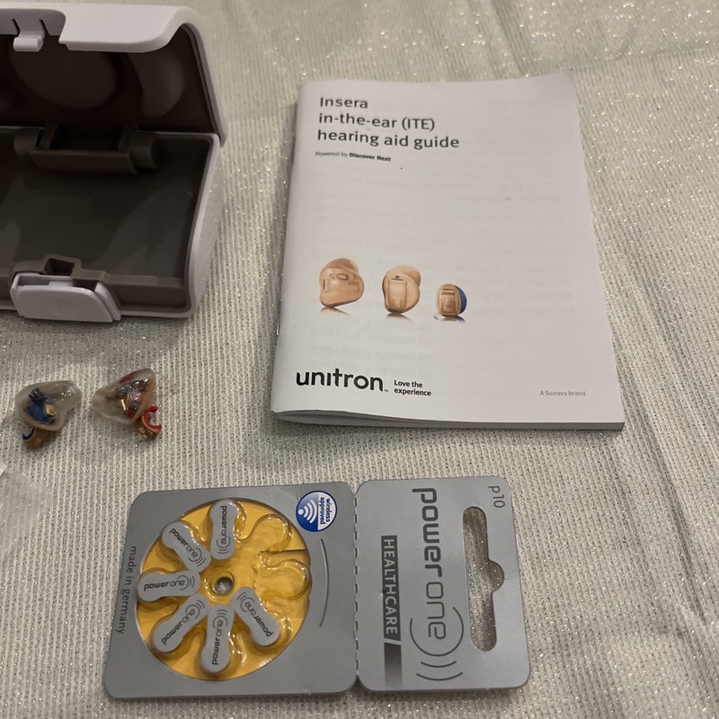 Unitron DX Insera ITE Left/Right Hearing Aids + Cases & Manual gallery