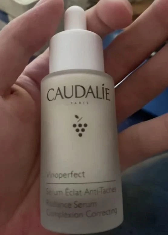 Caudalie Vinoperfect Complexion Correcting Serum 30ml/ 1oz gallery