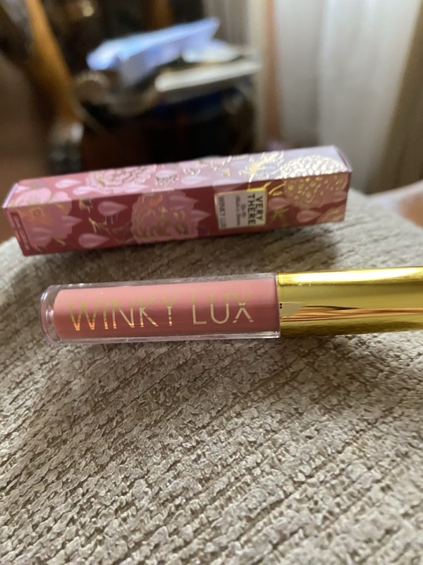 Winky Lux Lip Oil .very there..pretty Color! New