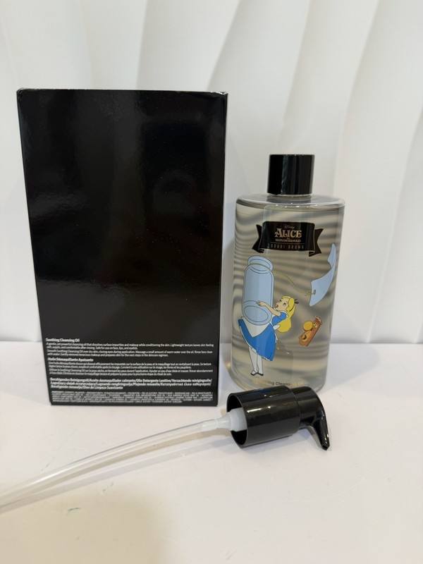 Bobbi Brown Alice in Wonderland Soothing Cleansing Oil • 400ml/13.5 oz • Jumbo gallery