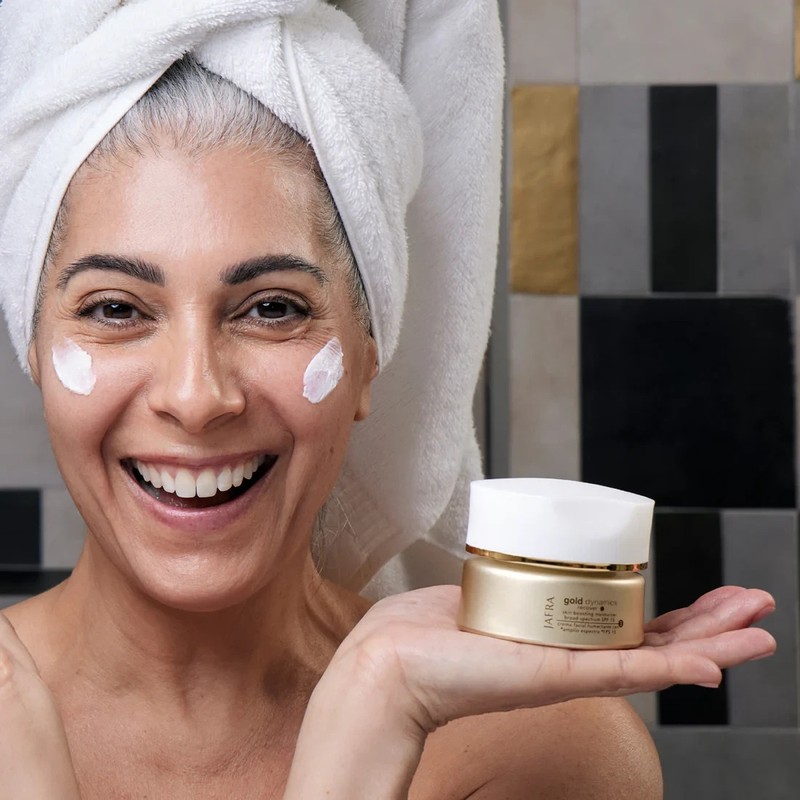 JAFRA Gold Dynamics Skin Boosting Moisturizer Broad Spectrum SPF 1.7 fl. oz. New gallery