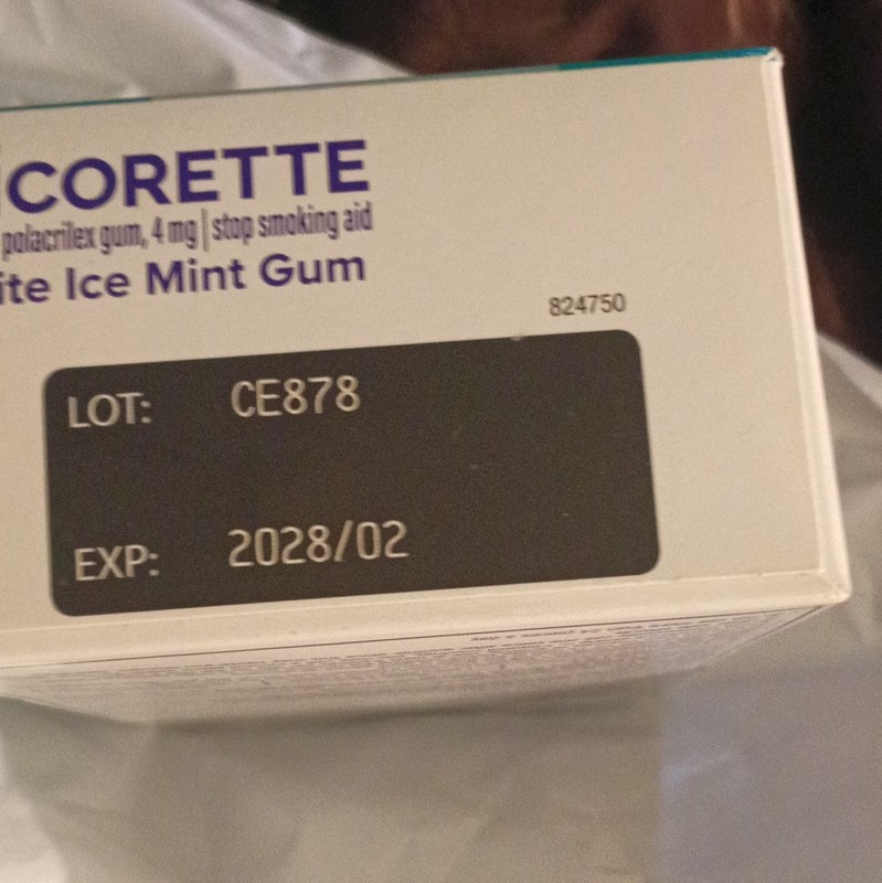 Nicorette Gum 4 mg White Ice Mint 100 Ct Lot CE878 Exp 2028/02 gallery