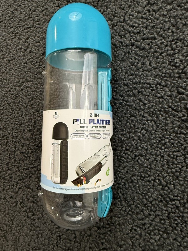 2 in 1 Water Bottle with Pill Box 600ml 7 Day Organizer BPA-Free Travel Cup