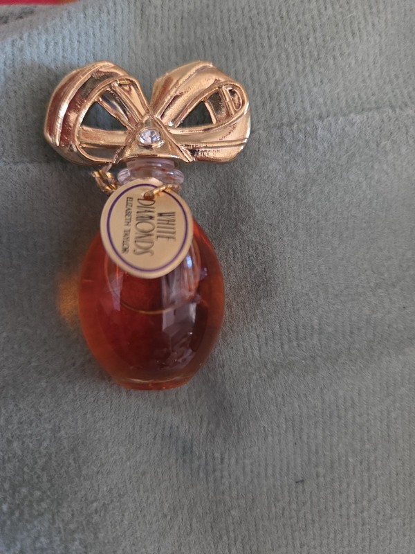 White Diamonds By Elizabeth Taylor 1/8 Fl Oz Parfum Mini gallery