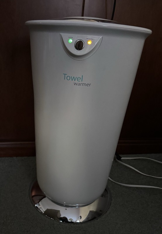 Brookstone ~ Standing Towel Warmer # 647156 ~ White 22″ High ~ Tested and Works