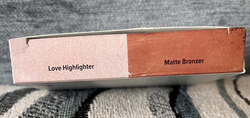 IT COSMETICS HELLO CHEEKBONES MATTE BRONZER & HIGHLIGHTER CONTOURING DUO BOXED gallery