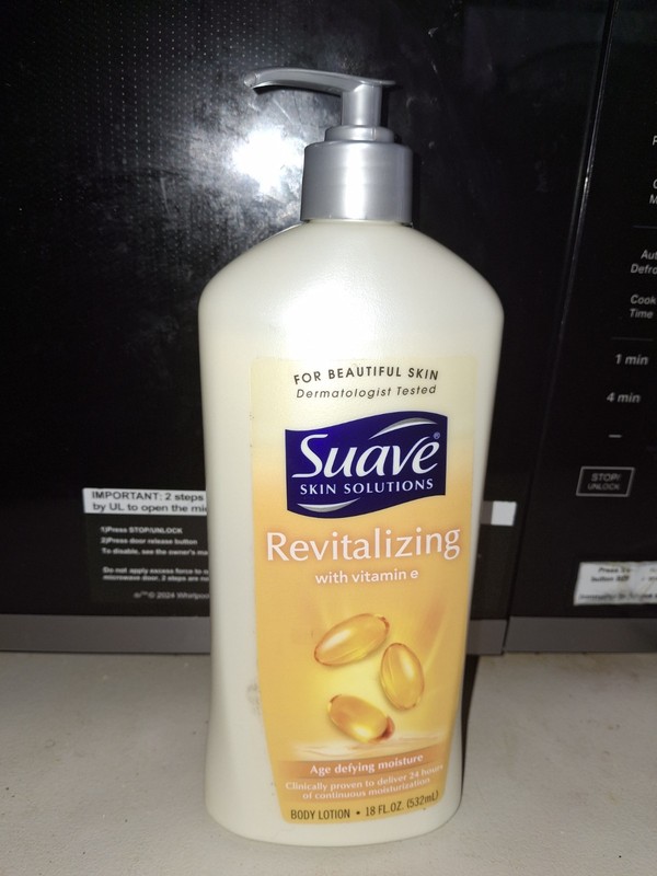 Suave Skin Solutions Revitalizing Lotion – Vitamin E – 18 fl oz