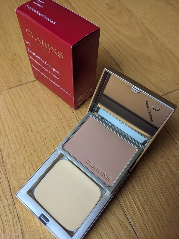 Clarins Everlasting Compact Long-Wearing & Comfort Foundation #117 Hazelnut gallery