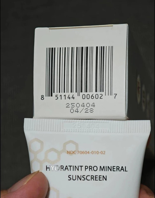 Alastin HydraTint Pro Mineral-Broad Spectrum Tinted Facial SP (3.2 oz) Exp 04/28 gallery