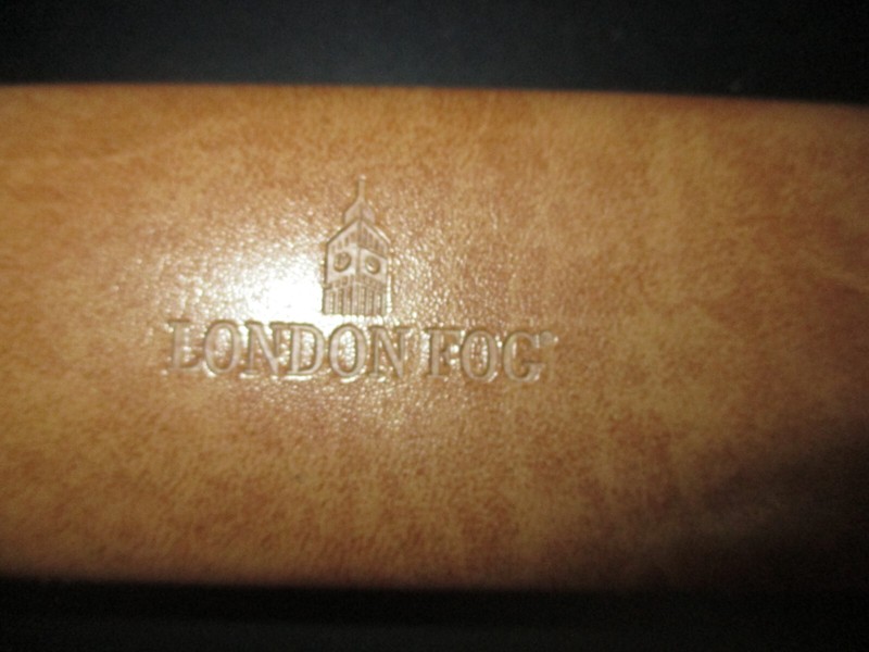 Vintage London Fog Hardshell Eyeglass Case-Beige Exterior/Paisley Interior gallery