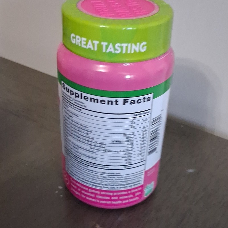 Nature's Truth Women's Multivitamin + Collagen Gummies Mixed Berry 70ct gallery