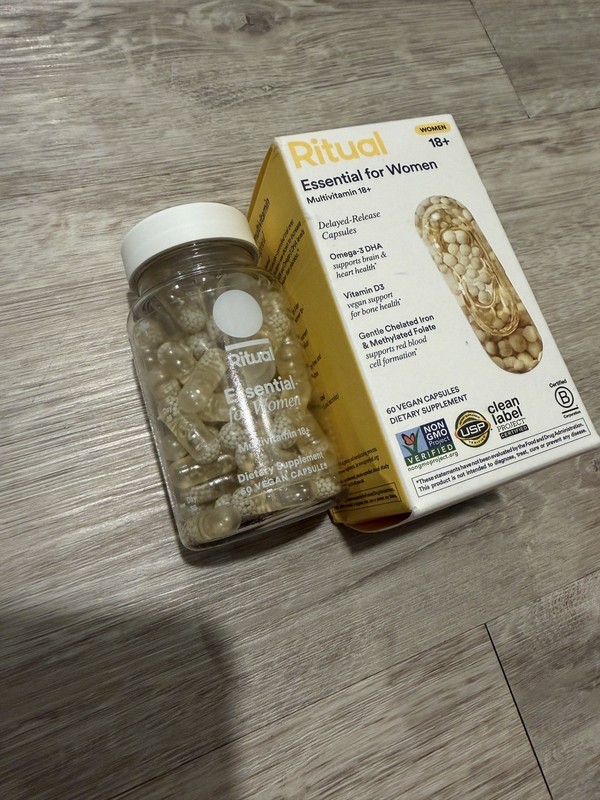 New Ritual Essential Multivitamin for Women 18+ Vegan Capsules Mint 60ct Non-GMO gallery