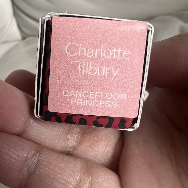 Charlotte Tilbury Hot Lips Refillable Rechargeable Dancefloor Princess Lipstick gallery