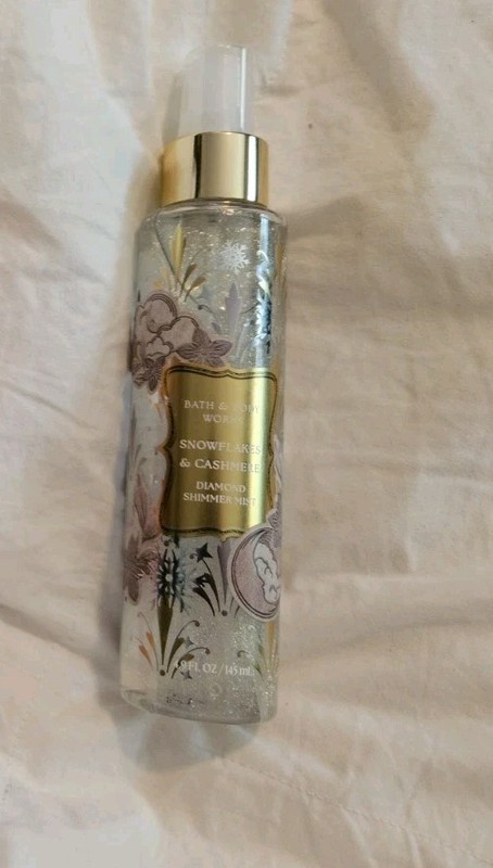 Bath And Body Works Snowflakes Cashmere Diamond Shimmer Mist 4.9 oz