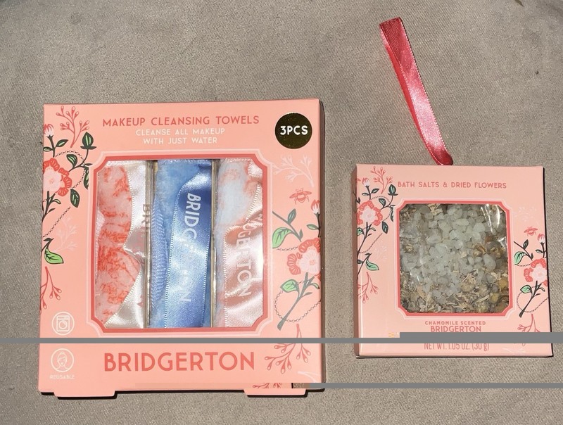 Bridgerton 2 Pc Make Up Cleansing Towels & Chamomile Bath Salts & Flowers, New