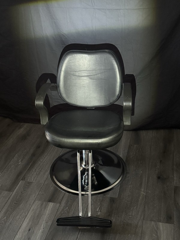 Black Hydraulic Adjustable Salon Styling Chair w/ Footrest Faux Leather Metal