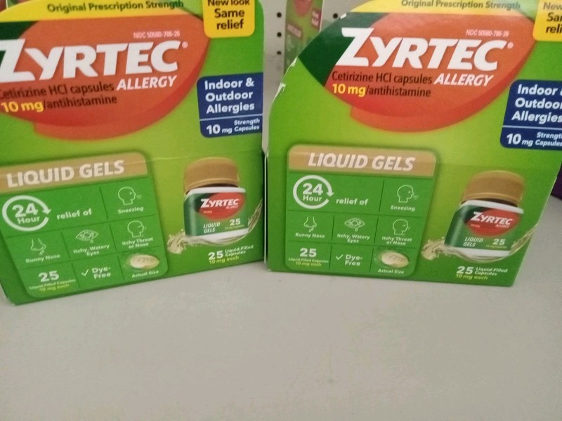 Zyrtec 24 Hour Indoor & Outdoor Allergy Relief Capsules (2 Pack)