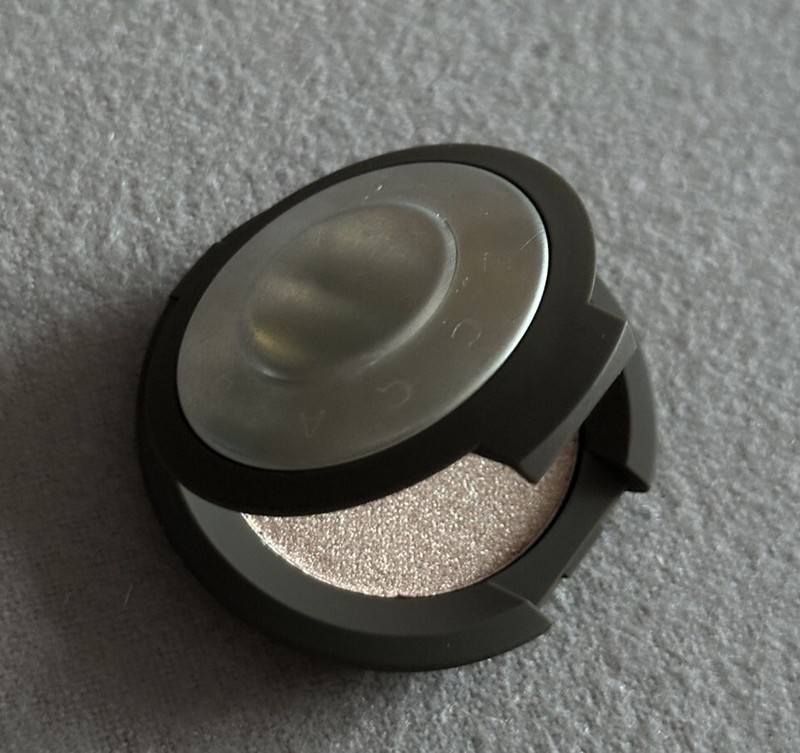 BECCA Shimmering Skin Compact Perfector Highlight Opal 2.4g Mini Size gallery