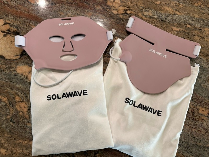 SolaWave Wrinkle Retreat Light Therapy Face & Neck Mask Set w/ accessories