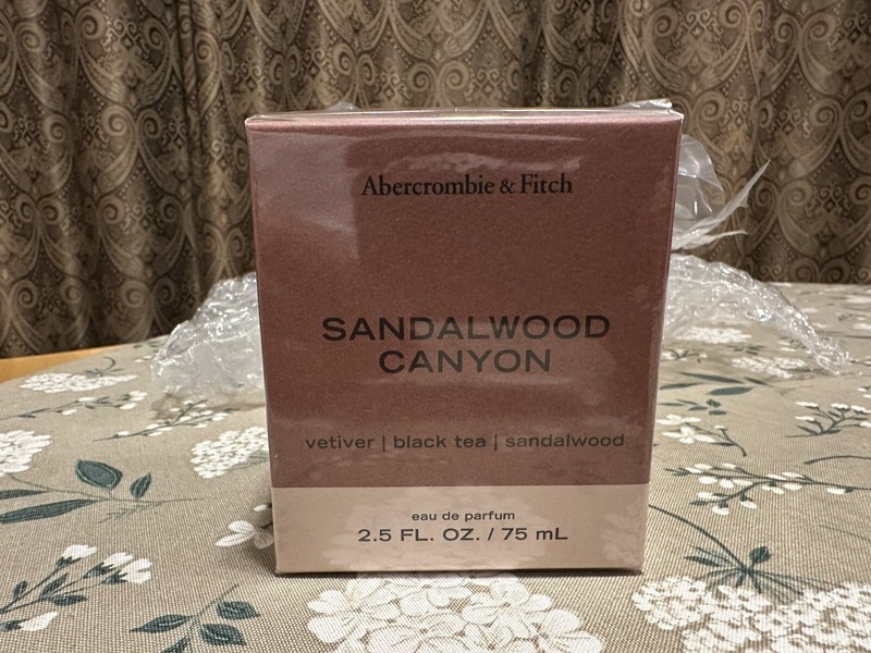 Abercrombie & Fitch Sandalwood Canyon Blend Of VETIVER Black tea, and sandal