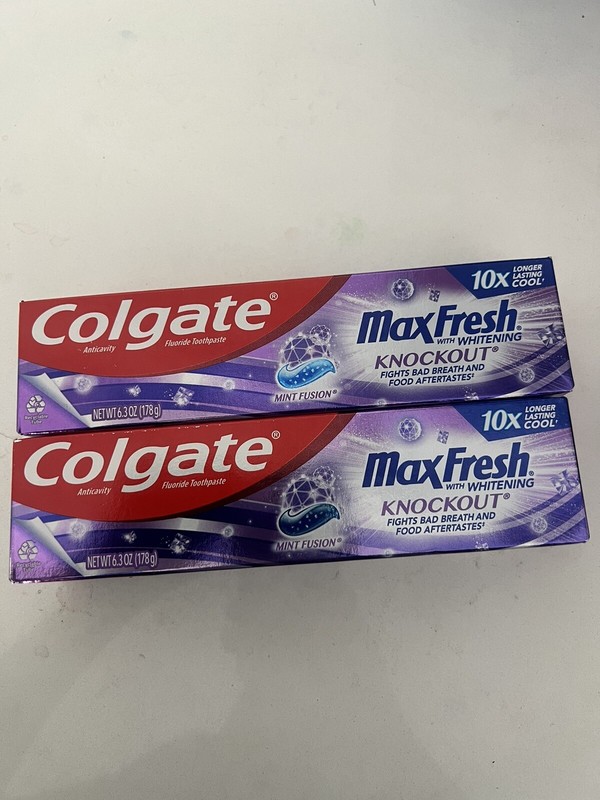 2 NEW Colgate MaxFresh w/whitening toothpaste knockout mint fusion 2.5 oz ea