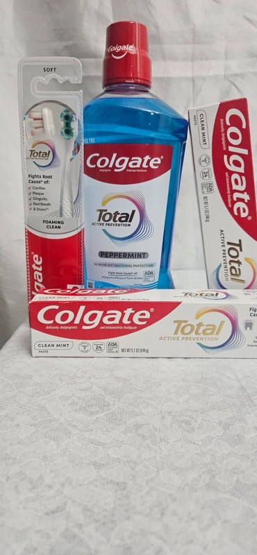 Colgate Total Oral Care Set – Red and White #109 4pack.