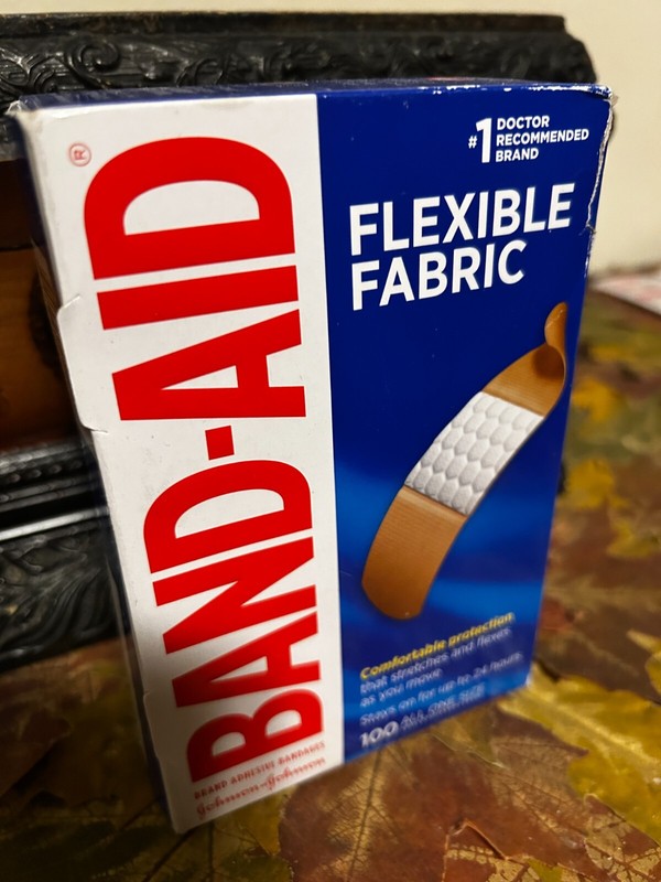 Band-Aid Brand Flexible Fabric Adhesive Bandages, 100 Count, Free Shipping! NEW!
