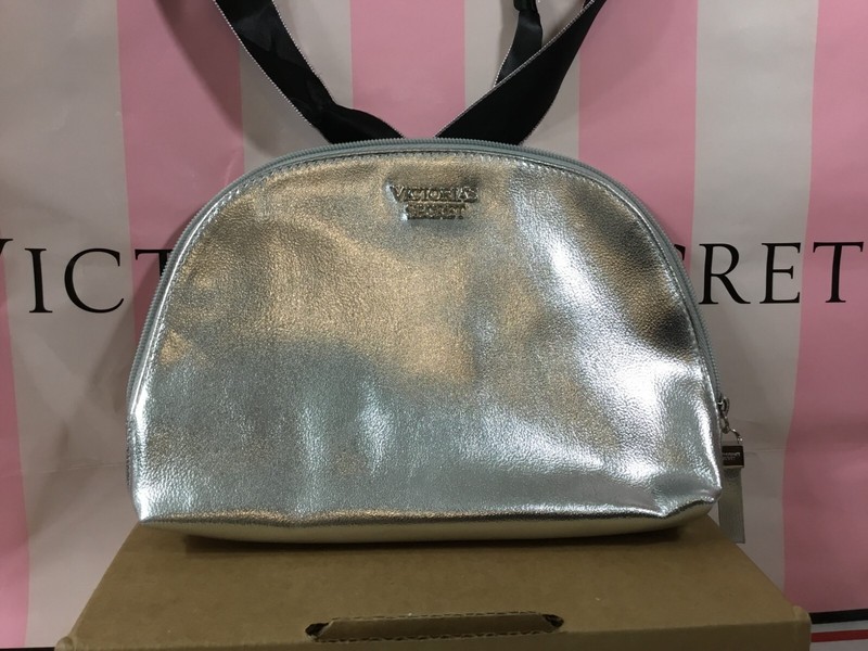 VICTORIA’S SECRET SILVER METALLIC MAKEUP BAG TRAVEL CASE POUCH BAG