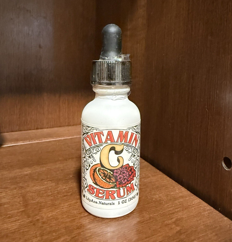 Ibana Naturals Vitamin C + Hyaluronic Acid Face Serum Moisturizer 1 oz