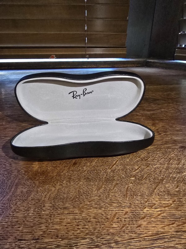 Ray-Ban Black Hard Case Flip Top Felt Lining 6 in Faux Leather for Glasses gallery
