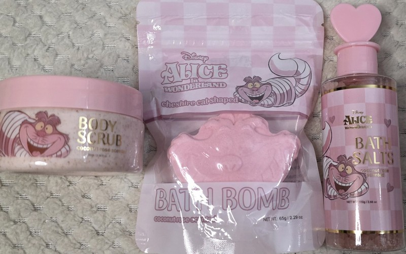 Disney Alice In Wonderland Cheshire Cat Bath Gift Set Coconut Rose NEW LOT 3 Pc