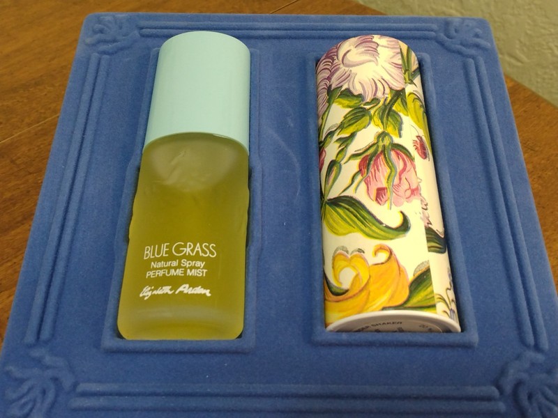 Elizabeth Arden Bluegrass 1 oz Perfume & 1 3/4 oz Powder NIB gallery