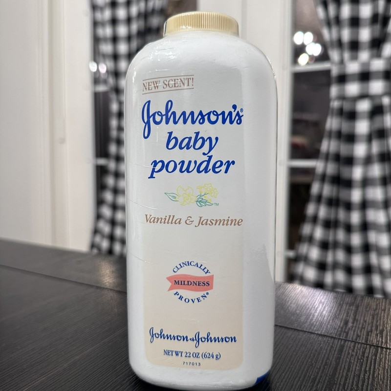 Vintage Johnson’s Baby Powder Vanilla Jasmine 22oz 2002 Factory Sealed NOS