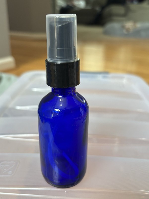 12- 2oz Glass Spray Bottles With Pump