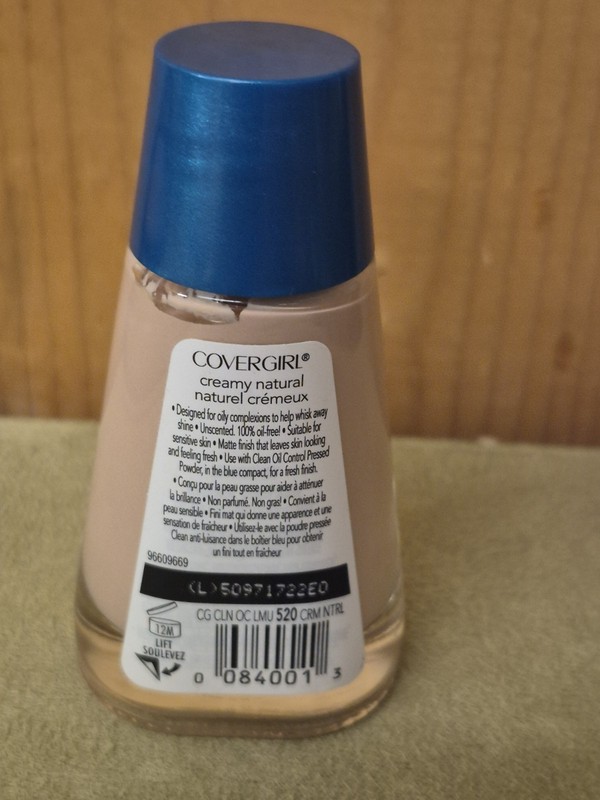 VINTAGE CoverGirl Clean Oil Control Liquid Foundation 520 Creamy Natural GLASS gallery