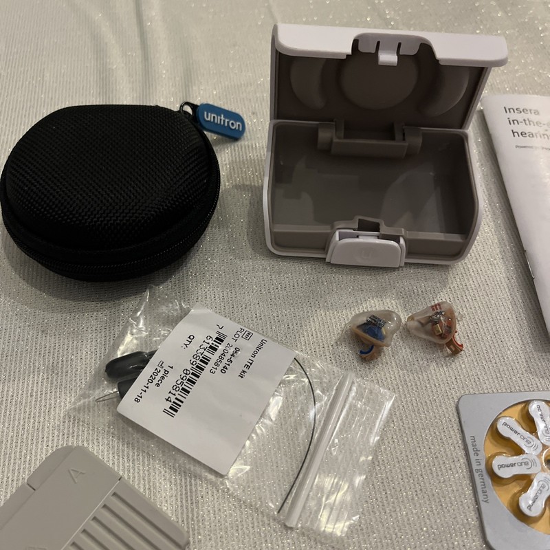 Unitron DX Insera ITE Left/Right Hearing Aids + Cases & Manual gallery