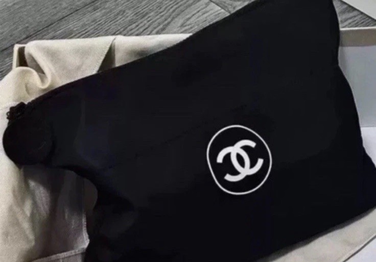 Beauty Chanel makeup bag Pouch VIP Gift black With Dust Bag NEW