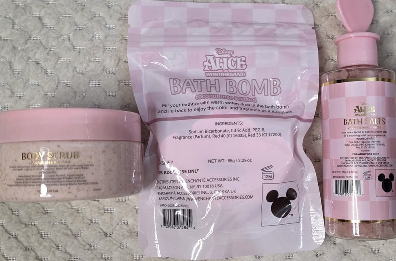 Disney Alice In Wonderland Cheshire Cat Bath Gift Set Coconut Rose NEW LOT 3 Pc gallery