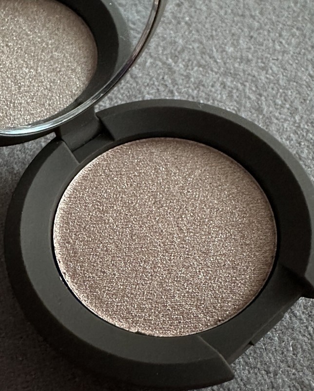 BECCA Shimmering Skin Compact Perfector Highlight Opal 2.4g Mini Size gallery